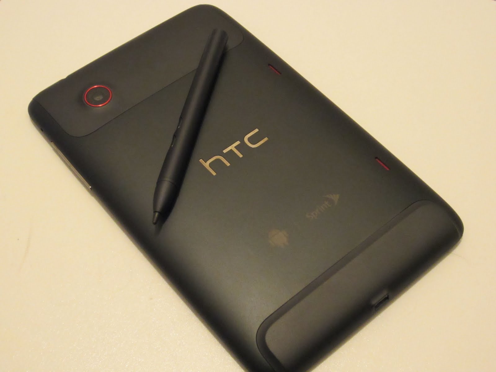 HTC EVO View 4G resimleri