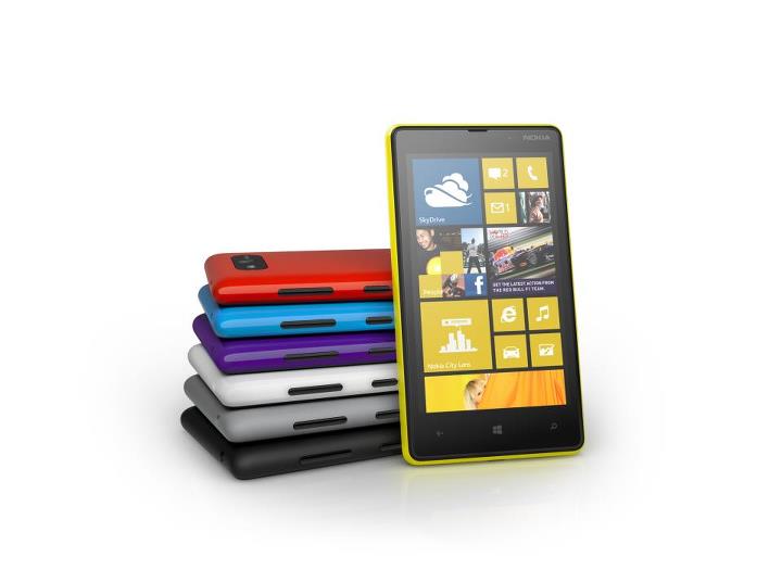 Nokia Lumia 820 resimleri